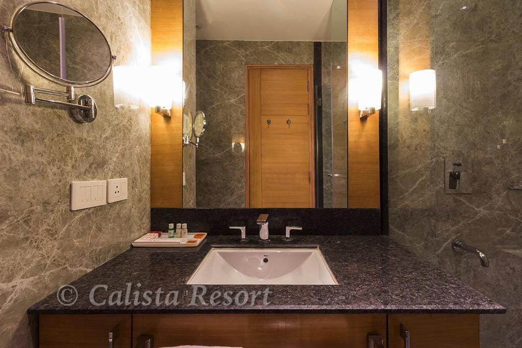 Calista Resort Delhi  Eksteriør billede